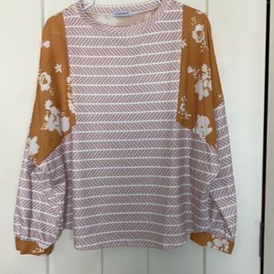 Boutique Mixed Material Top Size Small